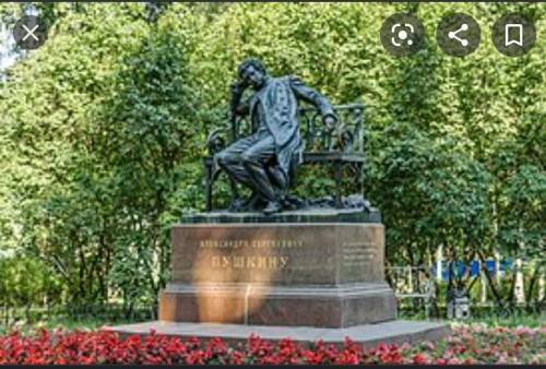 Описать памятник А.С. Пушкину в Лицейском саду (памятник на фото)​