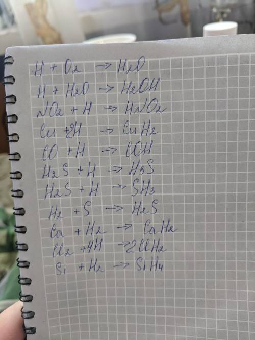 Водород может реагировать со всеми веществами ряда: O2,H2O,NO2 Cu,CO,H2S S,CO,O2 Ca,Cl2,Si