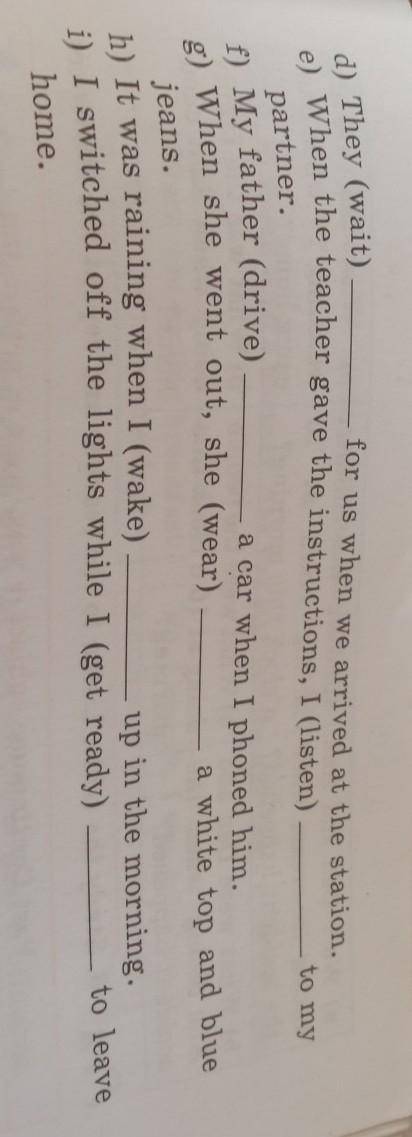 3. Complete the sentences with the past simple or past continuous. a) My parents met when they (stud