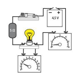 С ФИЗИКОЙ, 9 КЛАСС Карл собрал электрическую цепь (смотри рисунок). a) Нарисуй электрическую схему