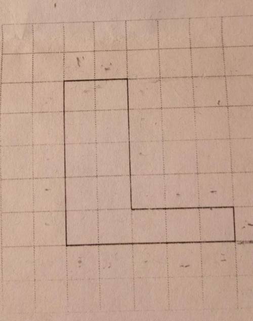На клетчатой бумаге нарисована фигура. Сторона клетки равна 1 см.Найди периметр этой фигуры. ответ д