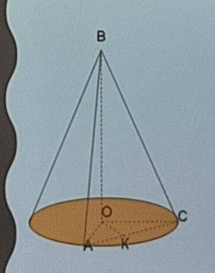 переріз конуса проведено через вершину конуса і хорду в основі конуса є рівносторонній трикутник авс